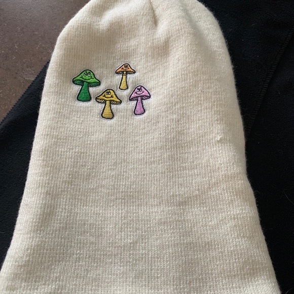 ❤️NEFF Mushroom Beanie White Foldable Cuff - Picture 7 of 7